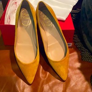 Roger Vivier Elegant yellow suede ballet flats